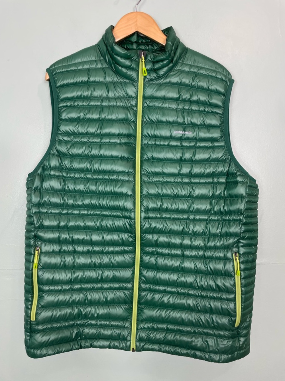 Patagonia Men’s Ultralight Weight Puffer Vest Green Men XL 84776